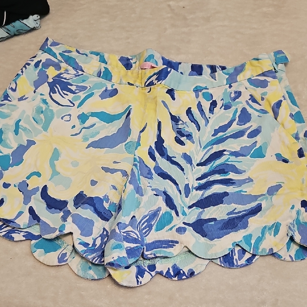 Floral Scalloped Hem Shorts
